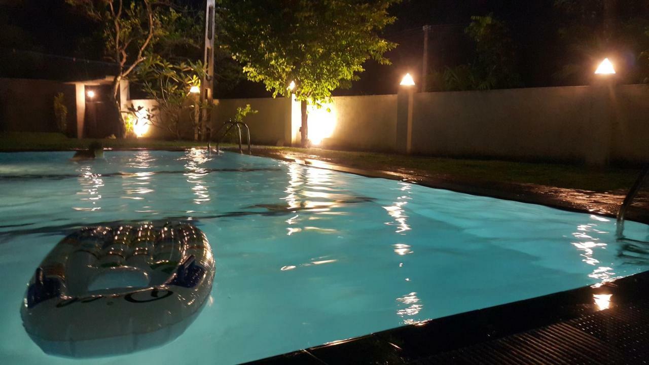 Blue Water Hikkaduwa Βίλα Εξωτερικό φωτογραφία